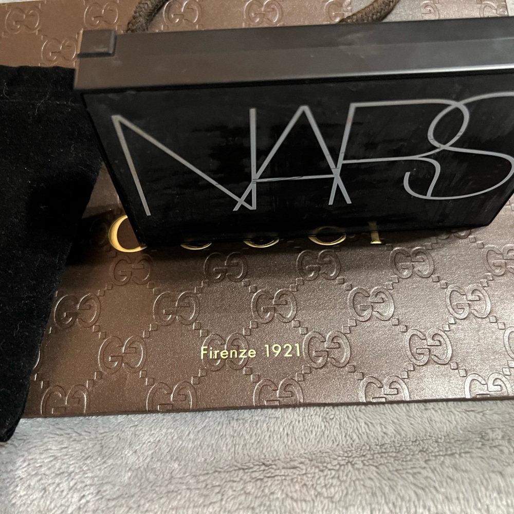 Nars Tahiti Bronzer Laguna Bronzing
Powder Palette